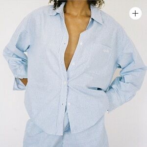 Djerf Avenue Breezy Shirt in Blue Stripe - L